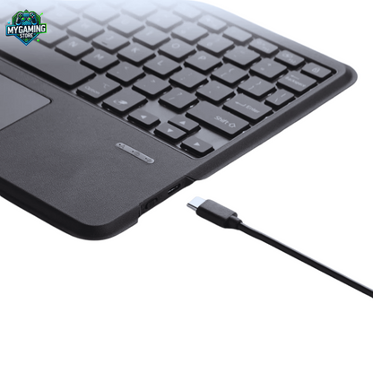 Détail connexion USB-C clavier Bluetooth RGB portable